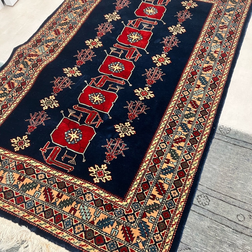 Vintage hand knotted Geometric Pattern Rug - Picture 2 of 4